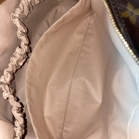 Sold on ig Authentic vintage Louis Vuitton Trouse 28 (makesup pouch) - Picture 6 of 16